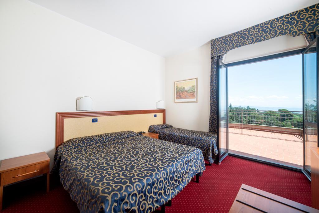מונטפיאסקונה Hotel Italia & Lombardi מראה חיצוני תמונה