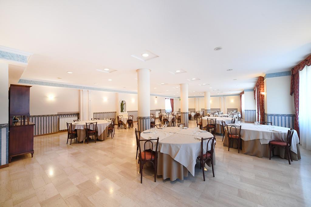 מונטפיאסקונה Hotel Italia & Lombardi מראה חיצוני תמונה