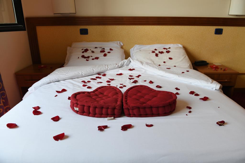 מונטפיאסקונה Hotel Italia & Lombardi מראה חיצוני תמונה