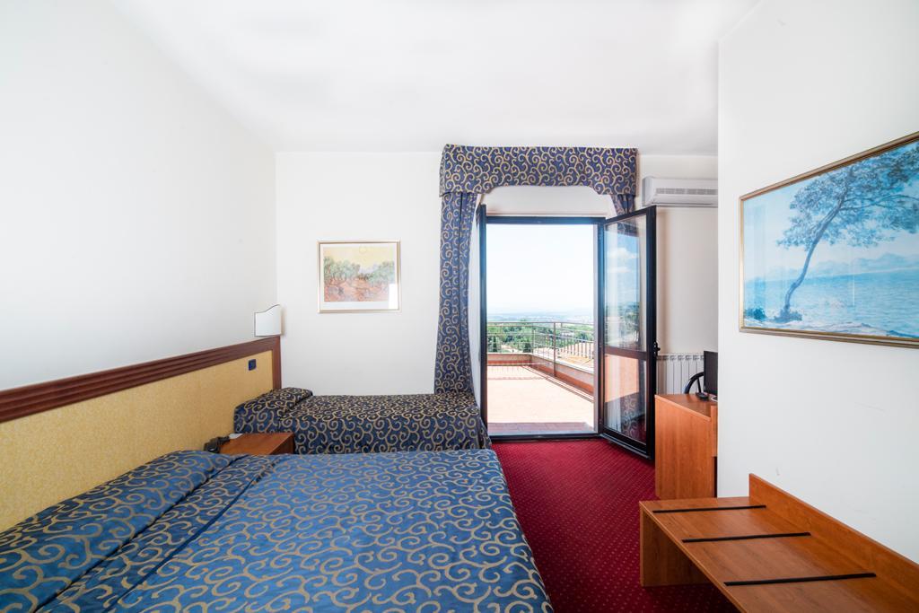 מונטפיאסקונה Hotel Italia & Lombardi מראה חיצוני תמונה