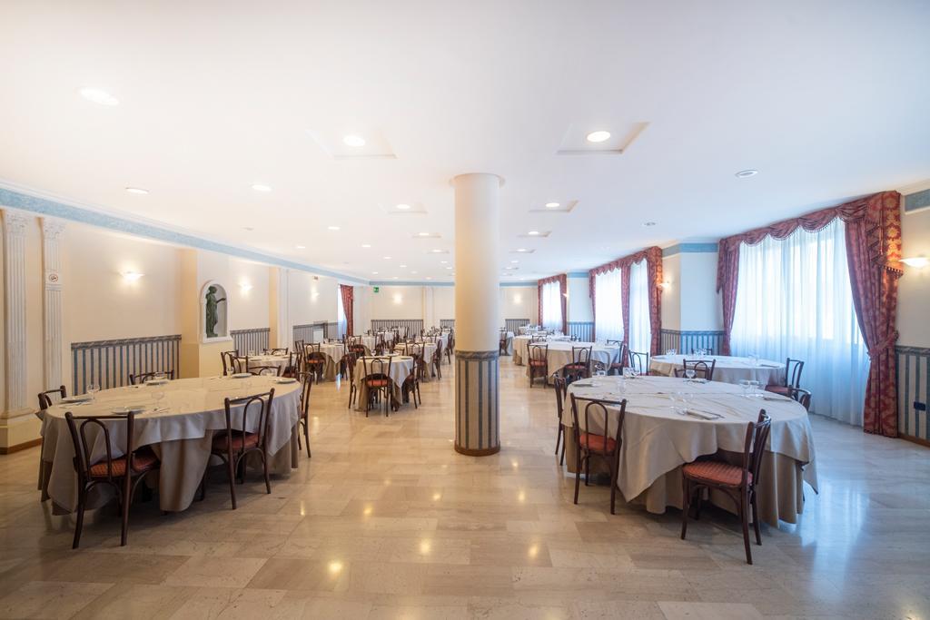 מונטפיאסקונה Hotel Italia & Lombardi מראה חיצוני תמונה