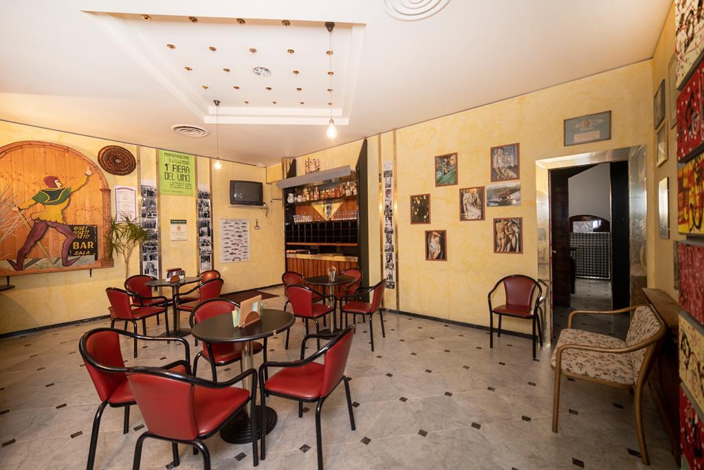 מונטפיאסקונה Hotel Italia & Lombardi מראה חיצוני תמונה