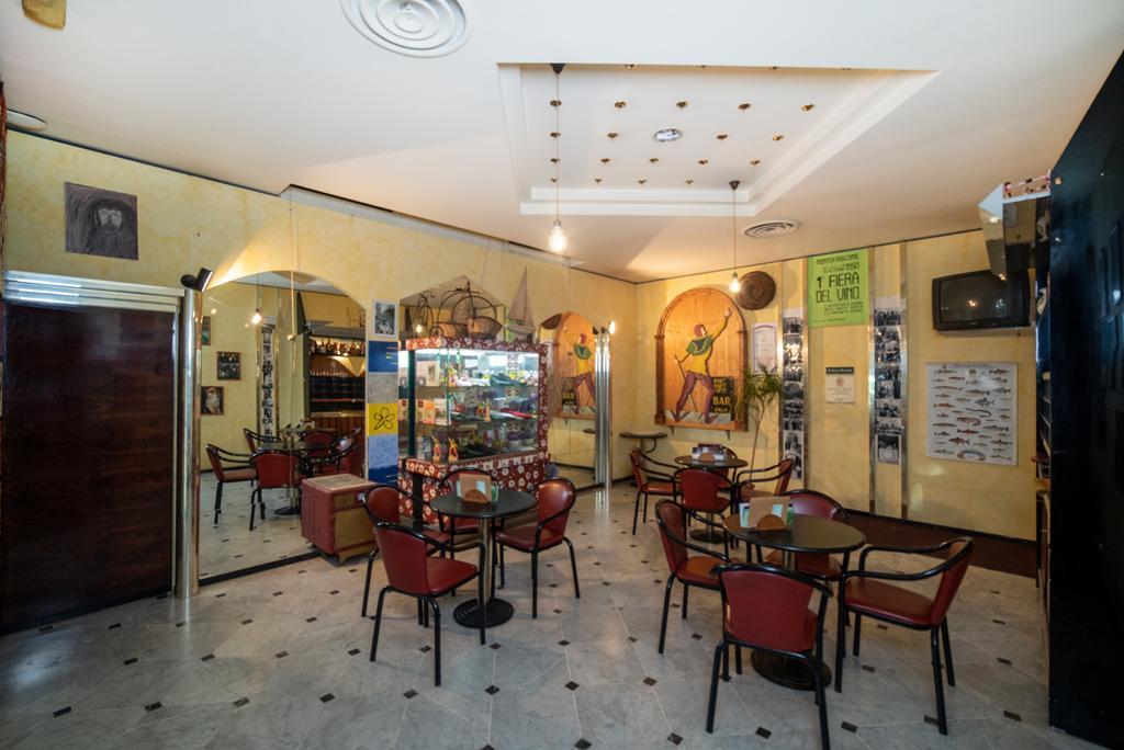 מונטפיאסקונה Hotel Italia & Lombardi מראה חיצוני תמונה