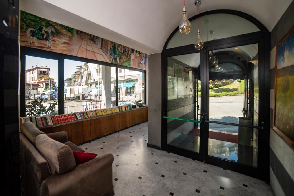 מונטפיאסקונה Hotel Italia & Lombardi מראה חיצוני תמונה