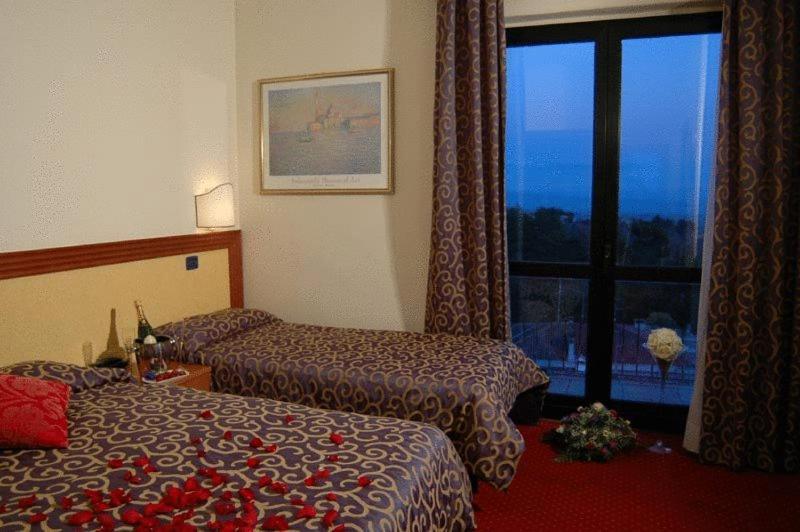 מונטפיאסקונה Hotel Italia & Lombardi מראה חיצוני תמונה